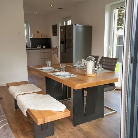 Haus Friesenkuss Mit Hund Holiday home Schillig