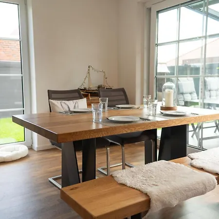 Haus Friesenkuss Mit Hund Schillig