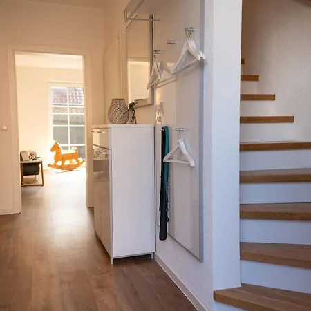 Haus Friesenkuss Mit Hund Schillig