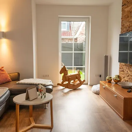 Haus Friesenkuss Mit Hund Holiday home