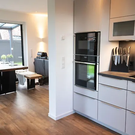 Haus Friesenkuss Mit Hund Schillig